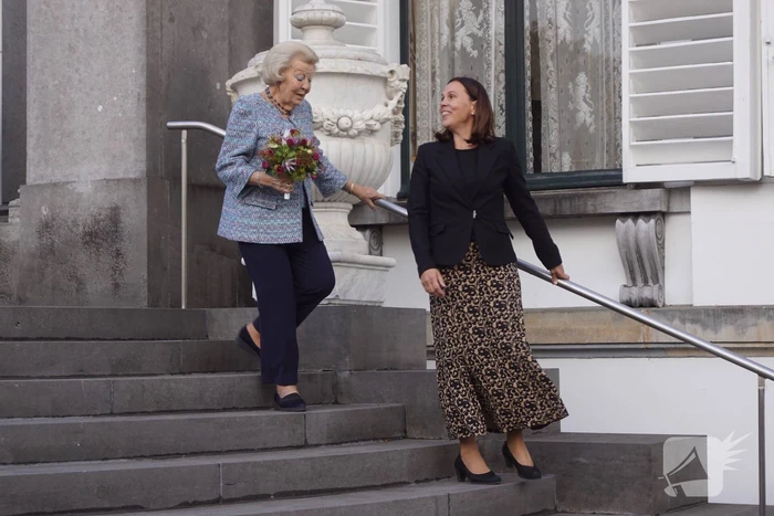 Prinses Beatrix brengt bezoek aan 'Het Oranjepad'