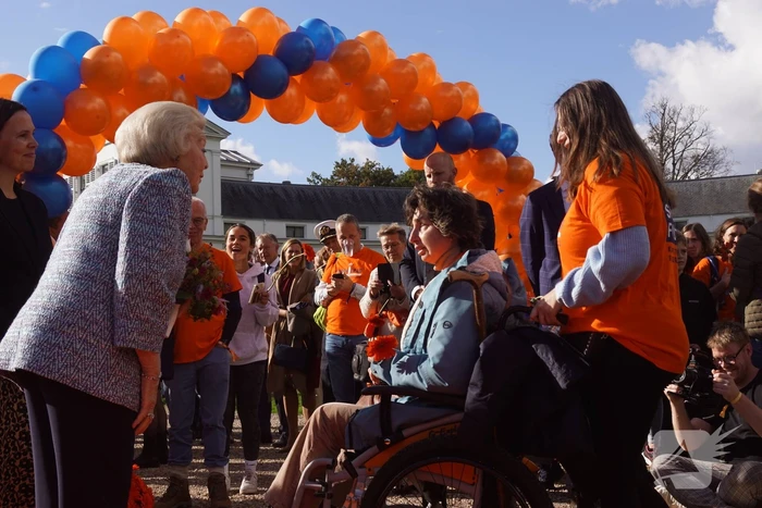 Prinses Beatrix brengt bezoek aan 'Het Oranjepad'
