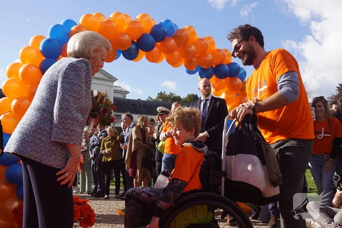 Prinses Beatrix brengt bezoek aan 'Het Oranjepad'
