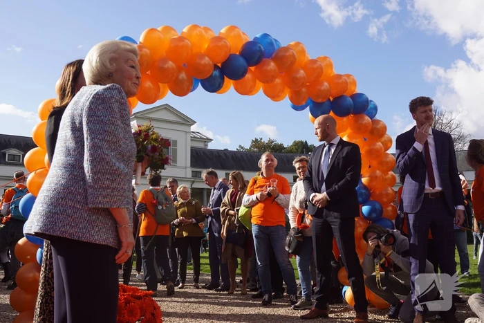 Prinses Beatrix brengt bezoek aan 'Het Oranjepad'