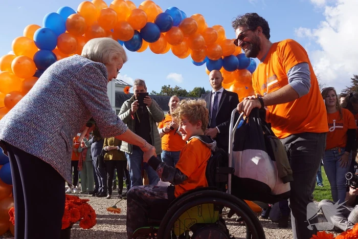 Prinses Beatrix brengt bezoek aan 'Het Oranjepad'