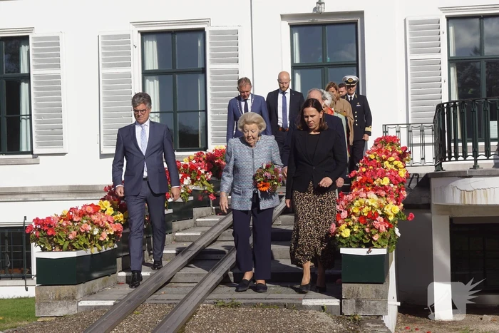 Prinses Beatrix brengt bezoek aan 'Het Oranjepad'