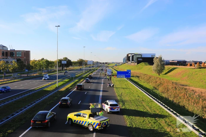 Studiovrachtwagen vat vlam door vastgelopen remmen