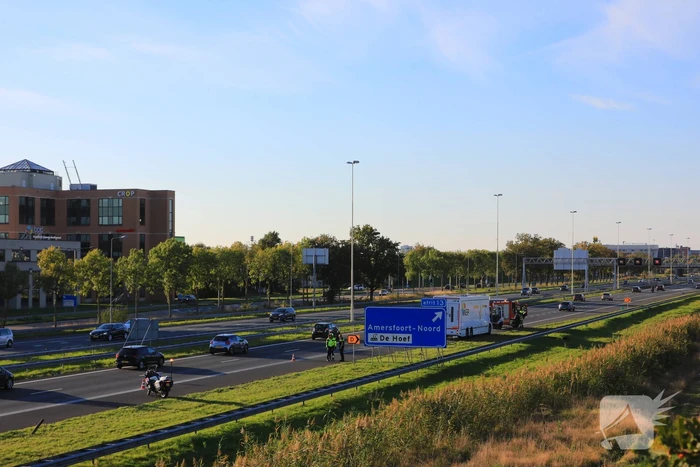 Studiovrachtwagen vat vlam door vastgelopen remmen