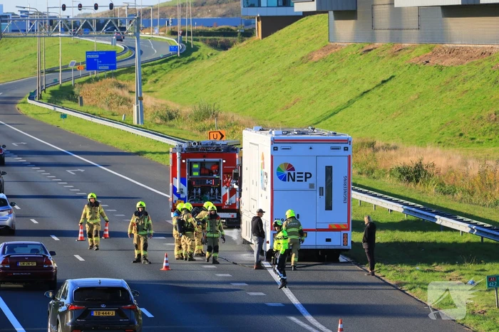 Studiovrachtwagen vat vlam door vastgelopen remmen