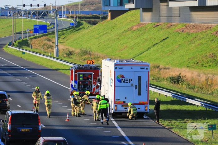 Studiovrachtwagen vat vlam door vastgelopen remmen