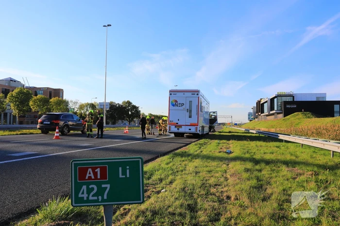 Studiovrachtwagen vat vlam door vastgelopen remmen