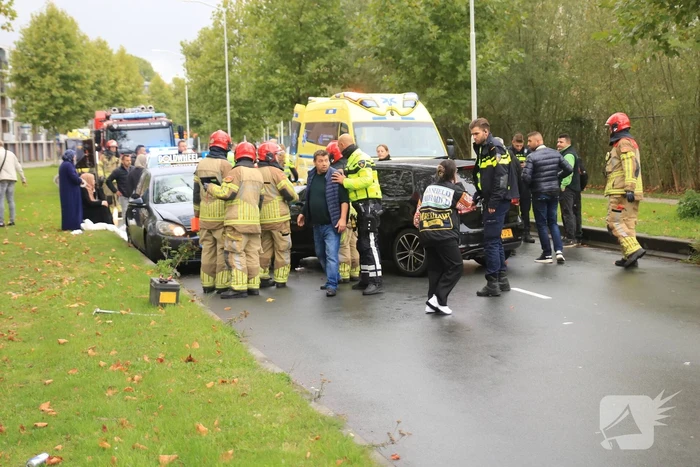 Personenwagen botst frontaal op lesauto