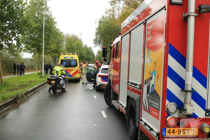 Personenwagen botst frontaal op lesauto