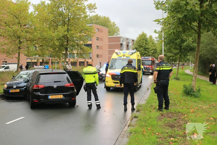Personenwagen botst frontaal op lesauto