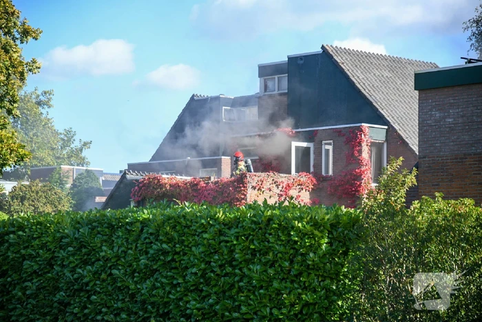 Brand in keuken zorgt voor enorme rookontwikkeling