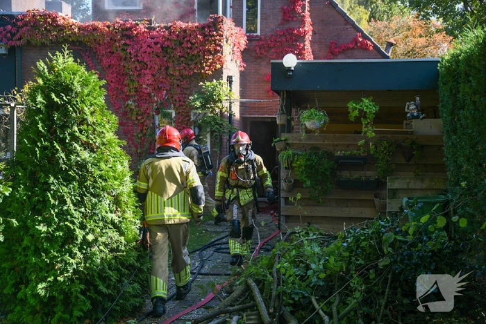 Brand in keuken zorgt voor enorme rookontwikkeling