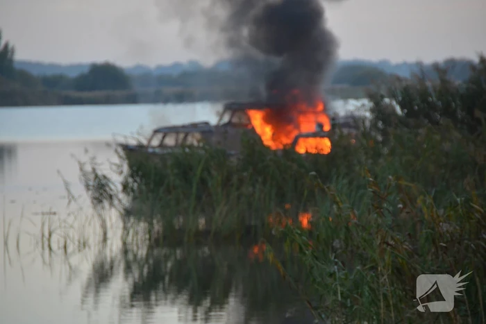 Flinke rookontwikkeling bij brand op plezierboot