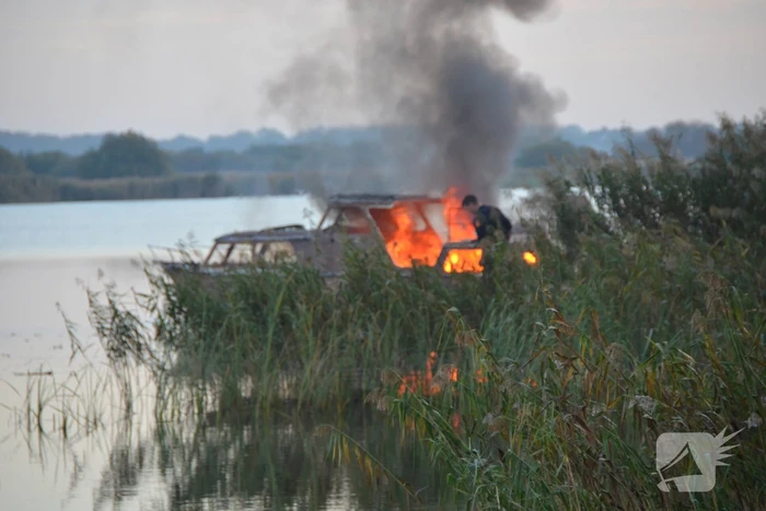 Flinke rookontwikkeling bij brand op plezierboot