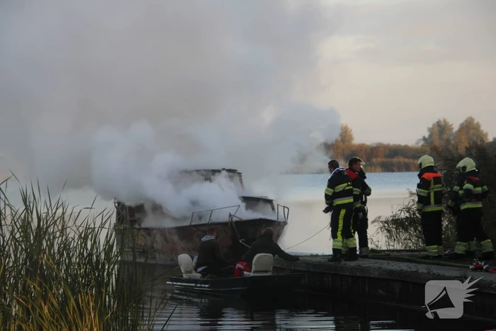 Flinke rookontwikkeling bij brand op plezierboot