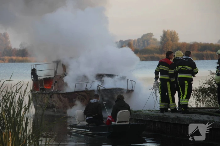 Flinke rookontwikkeling bij brand op plezierboot