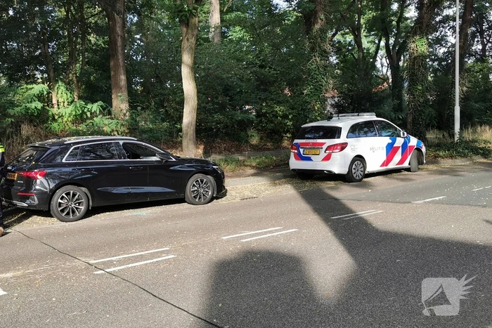 Twee auto's vernield, politie doet onderzoek
