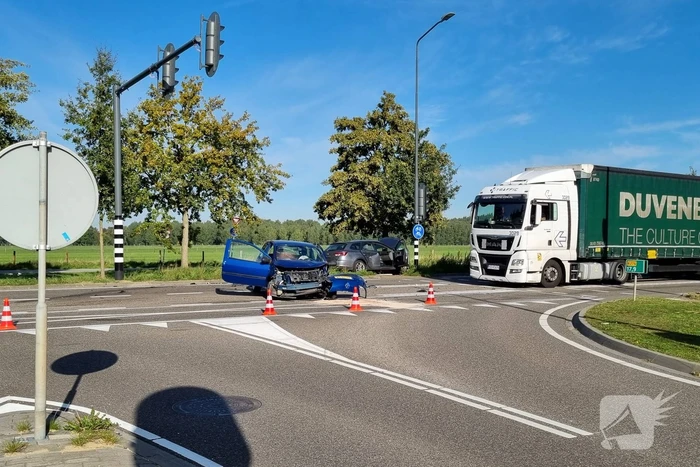 Drie inzittenden slaan op de vlucht bij botsing