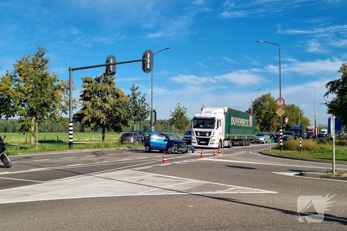 Drie inzittenden slaan op de vlucht bij botsing