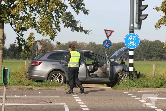 Drie inzittenden slaan op de vlucht bij botsing
