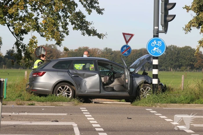 Drie inzittenden slaan op de vlucht bij botsing