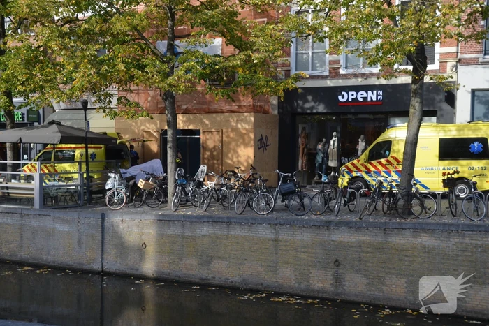 Persoon ernstig gewond na val van hoogte