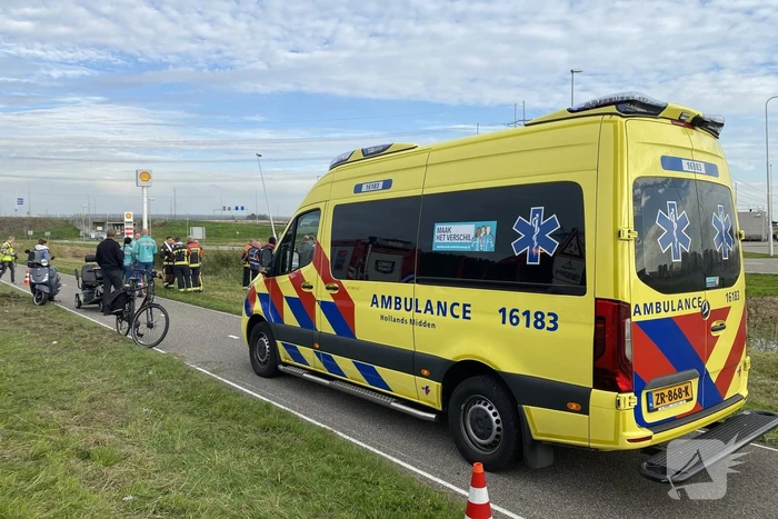 Scootmobiel achtergelaten brandweer zoekt sloot af