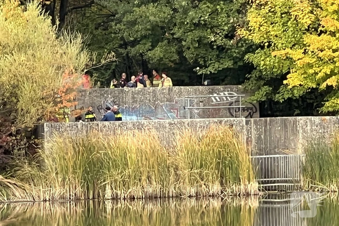 Hond en persoon uit water gered door brandweer