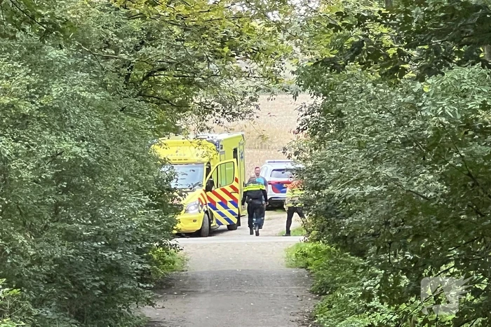 Hond en persoon uit water gered door brandweer