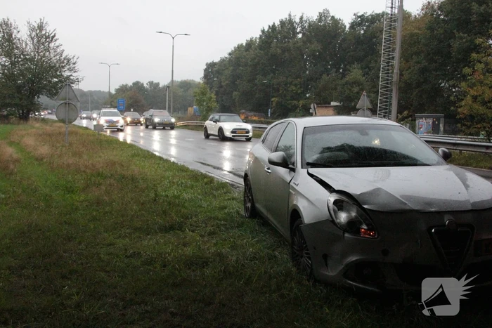 Twee personenwagens beschadigd bij kop-staart ongeval