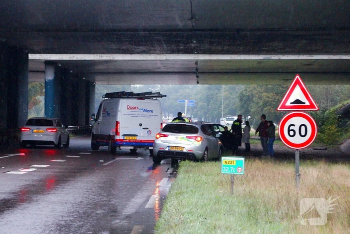 Twee personenwagens beschadigd bij kop-staart ongeval