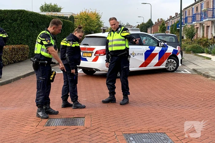 Vrouw op e-bike na botsing met auto