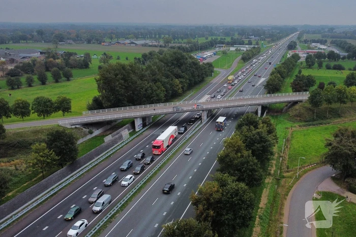 Flinke file vanwege brand in bestelbus