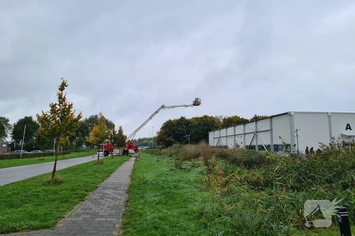 Dak van asielzoekerscentrum stort in