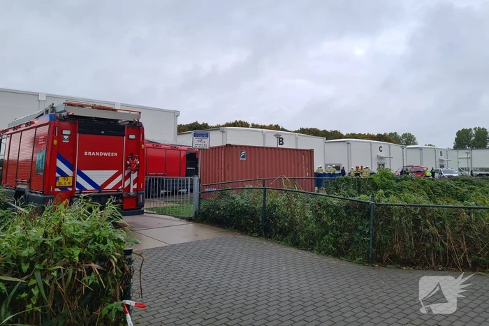Dak van asielzoekerscentrum stort in