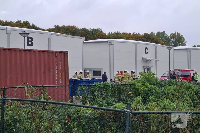 Dak van asielzoekerscentrum stort in