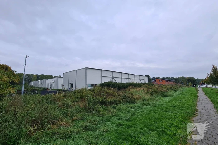 Dak van asielzoekerscentrum stort in