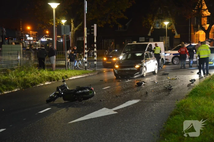 Scooterrijder ernstig gewond na ongeval met auto