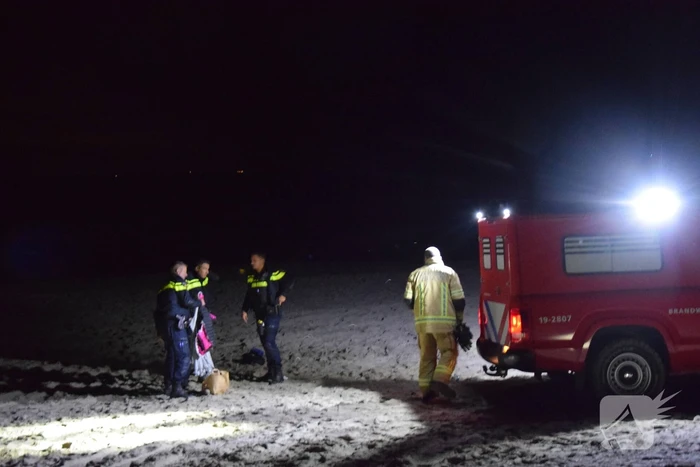 Personen gewond bij aanrijding op strand, bestuurder rijdt door