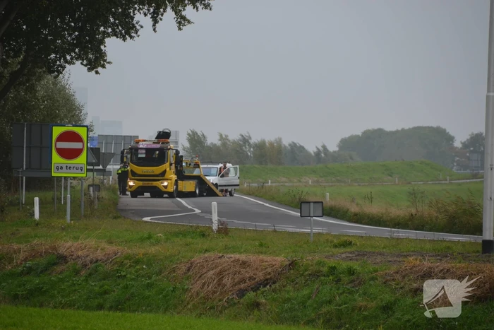 Bestelwagen belandt in de sloot