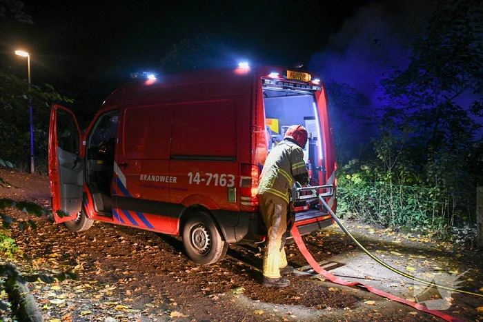Twee personenwagens verwoest vanwege brand