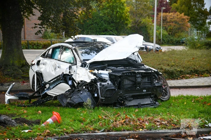 Mercedes-AMG belandt op de kop op fietspad