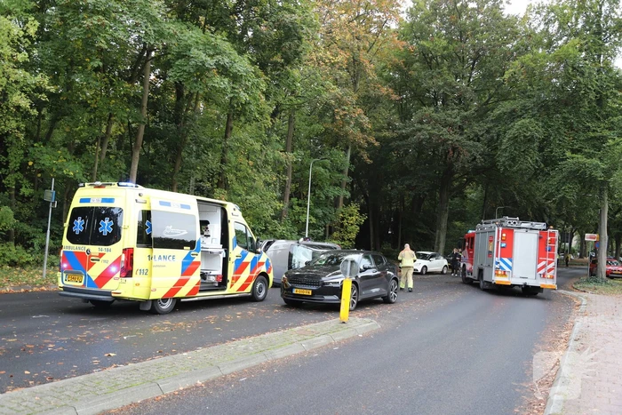 Persoon ernstig gewond nadat auto meerdere keren over de kop slaat