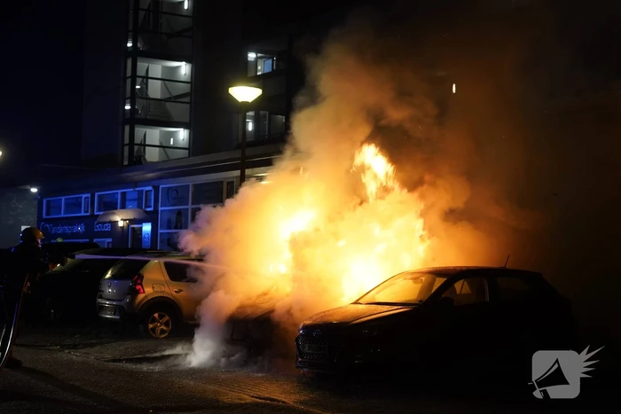 Tweede auto volledig uitgebrand