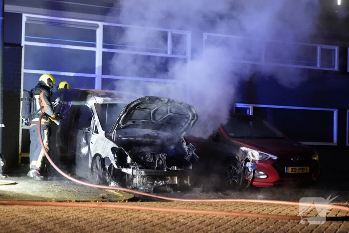 Tweede auto volledig uitgebrand