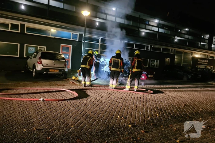 Tweede auto volledig uitgebrand