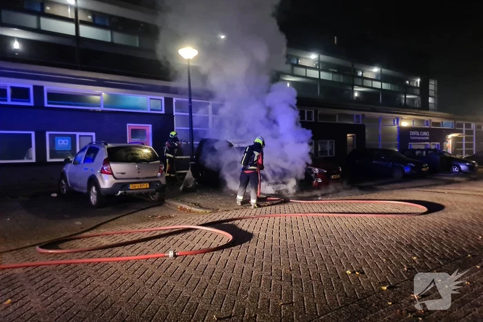 Tweede auto volledig uitgebrand