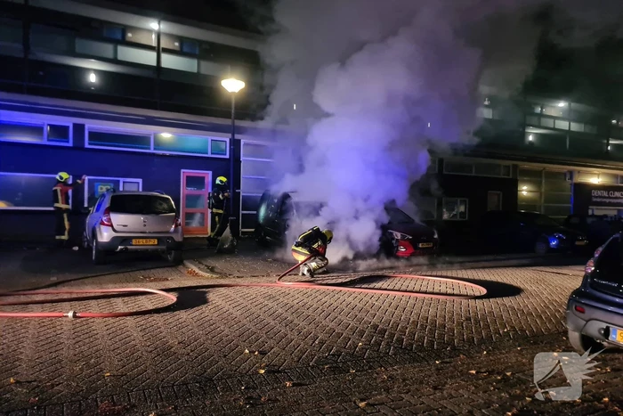 Tweede auto volledig uitgebrand