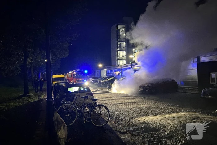 Tweede auto volledig uitgebrand