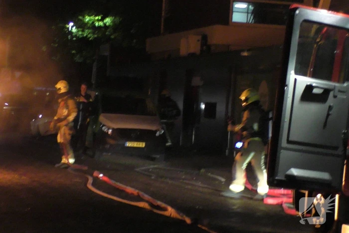Auto compleet verwoest vanwege brand